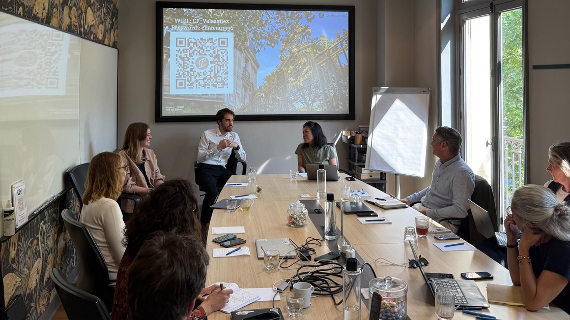 Simon Heilles leading an executive AI workshop with Van Cleef & Arpels